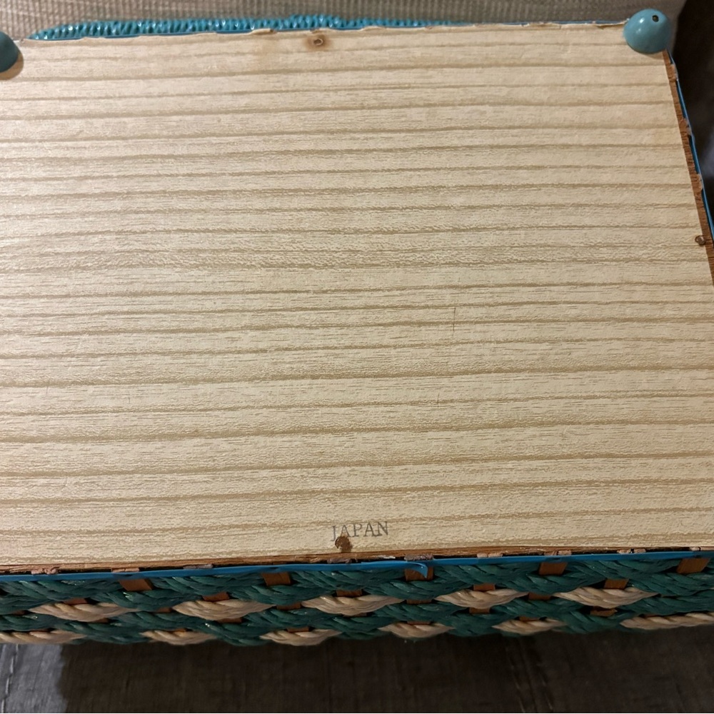 Vintage Woven Sewing Basket with Paisley Lid - Picture 7 of 7